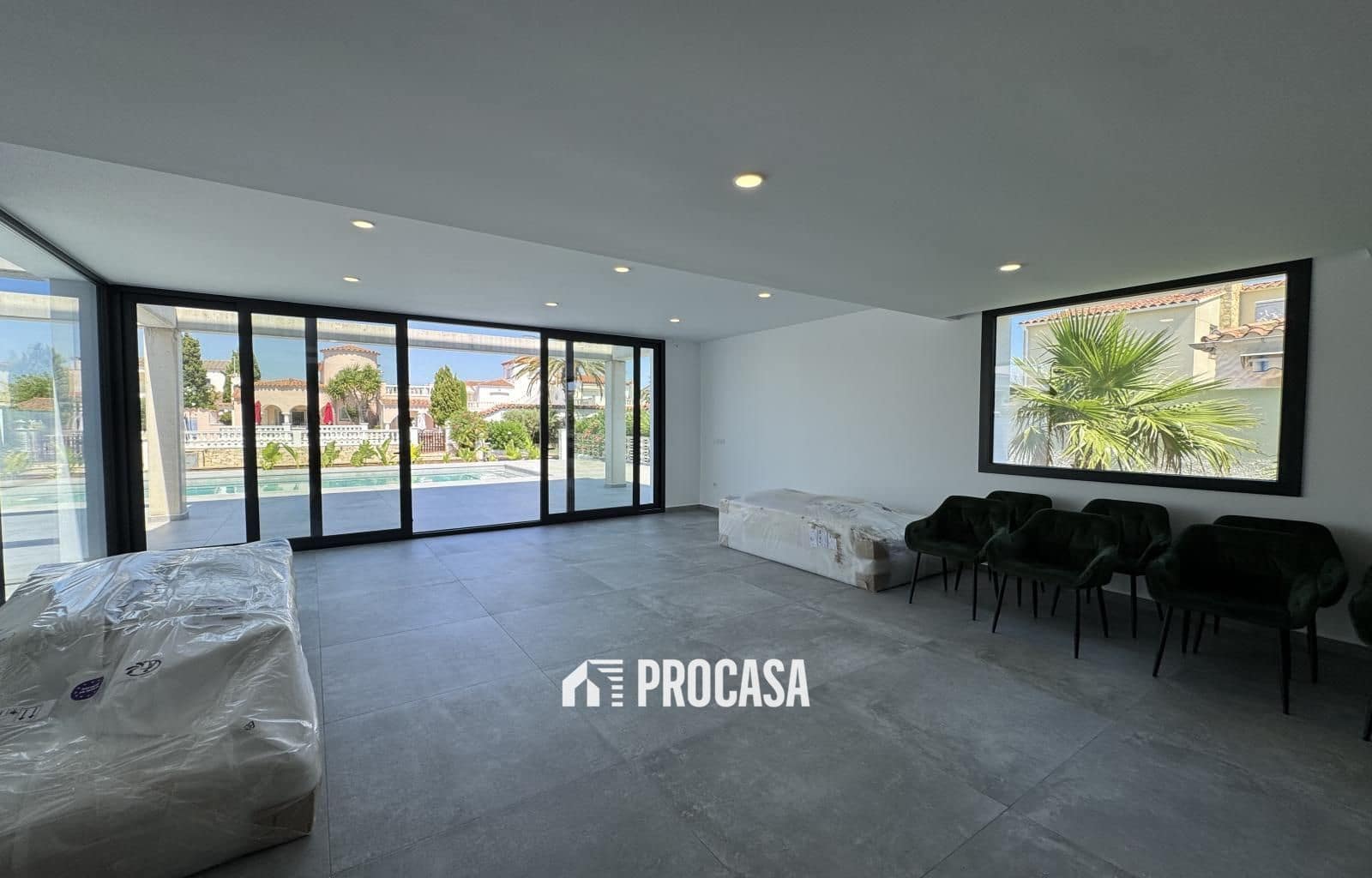 4 sypialnia Willa na sprzedaż w Empuriabrava z basenem garażem - 1 200 000 € (Ref: 9162890)