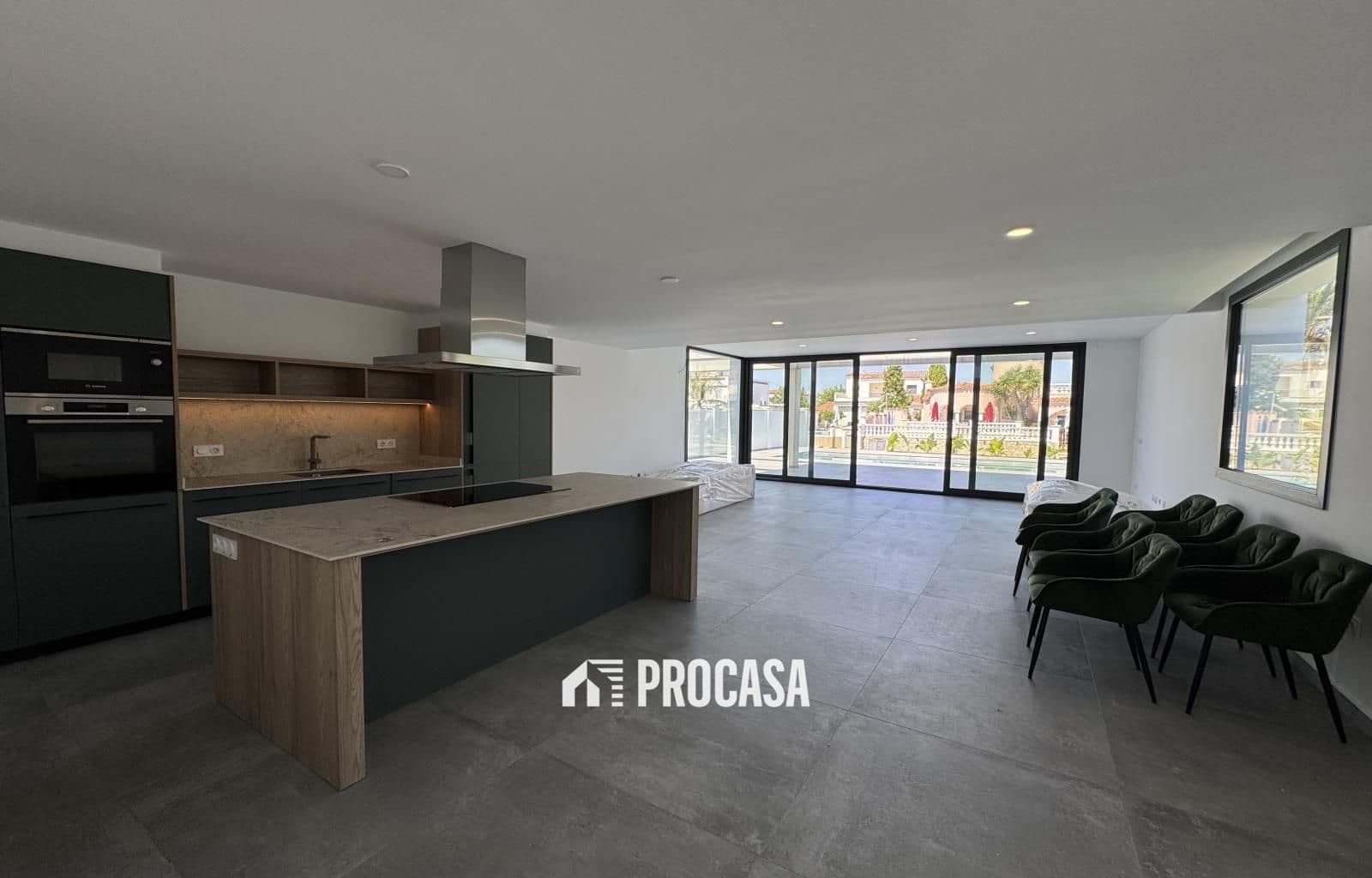 4 sypialnia Willa na sprzedaż w Empuriabrava z basenem garażem - 1 200 000 € (Ref: 9162890)