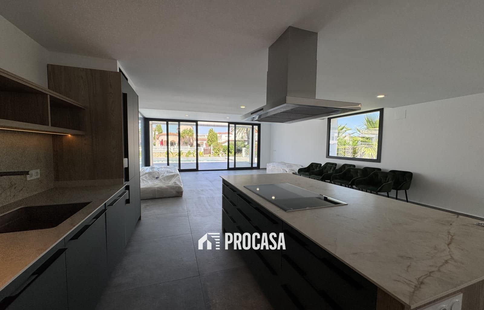 4 sypialnia Willa na sprzedaż w Empuriabrava z basenem garażem - 1 200 000 € (Ref: 9162890)