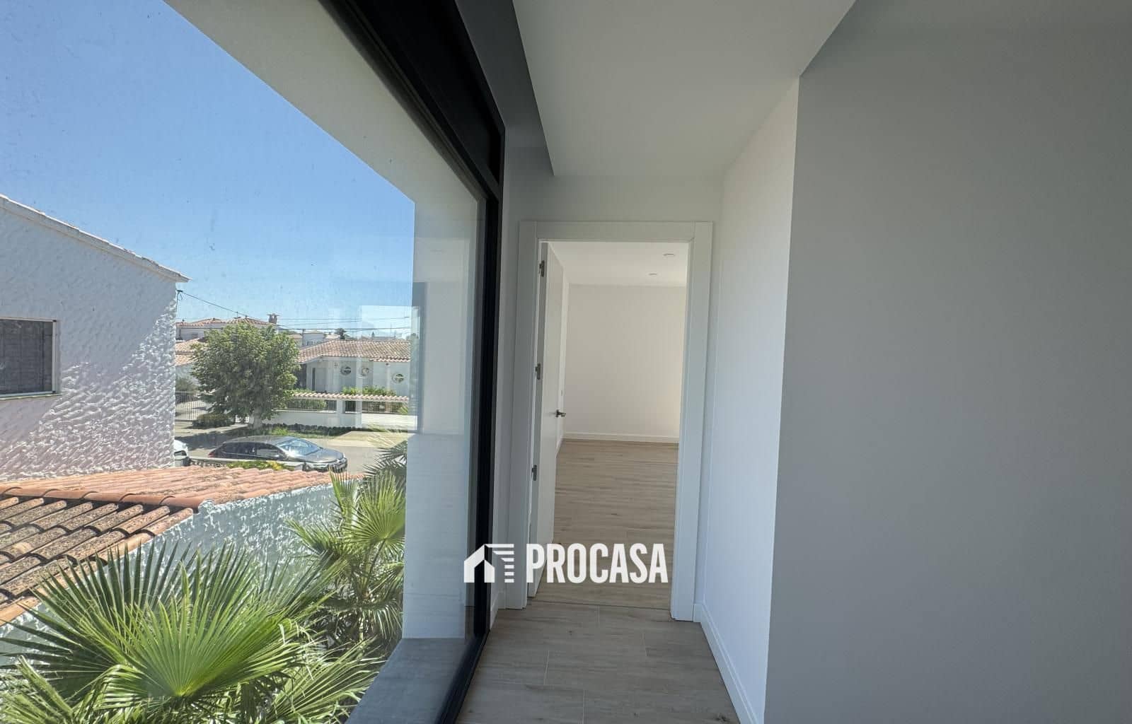 4 sypialnia Willa na sprzedaż w Empuriabrava z basenem garażem - 1 200 000 € (Ref: 9162890)