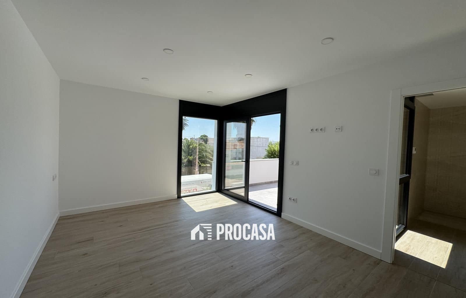 4 sypialnia Willa na sprzedaż w Empuriabrava z basenem garażem - 1 200 000 € (Ref: 9162890)