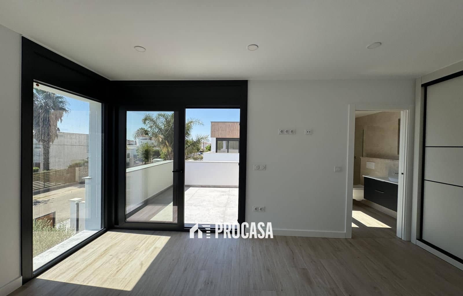 4 sypialnia Willa na sprzedaż w Empuriabrava z basenem garażem - 1 200 000 € (Ref: 9162890)