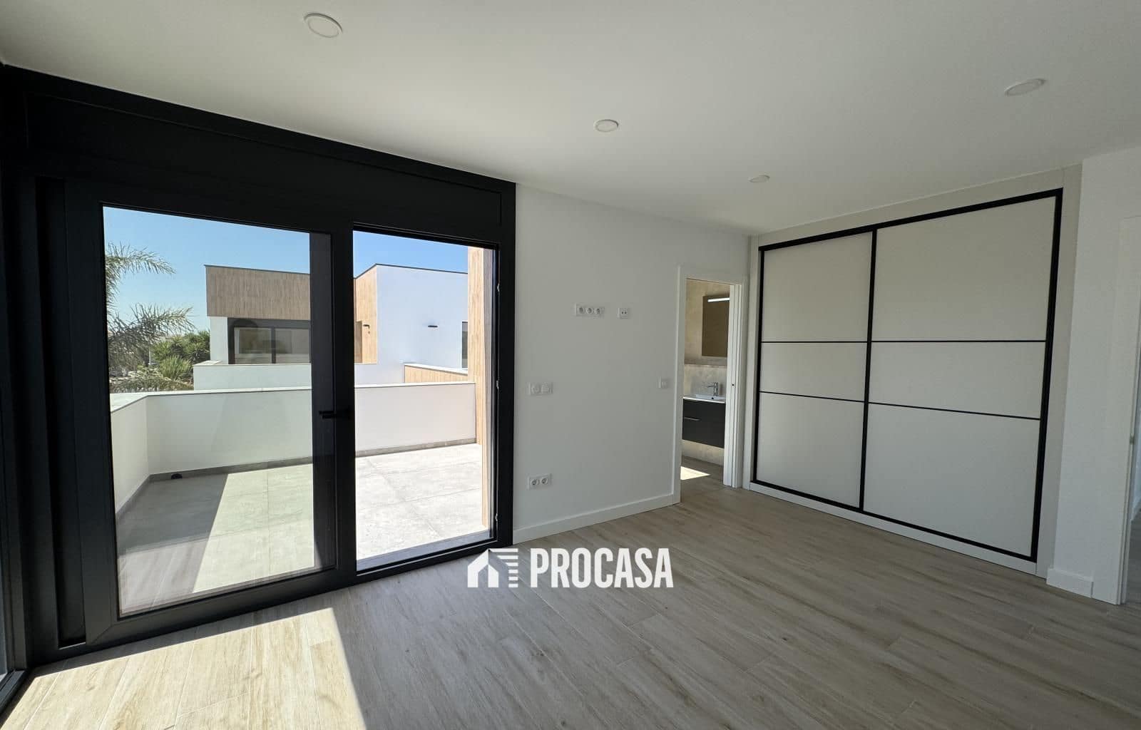 4 sypialnia Willa na sprzedaż w Empuriabrava z basenem garażem - 1 200 000 € (Ref: 9162890)