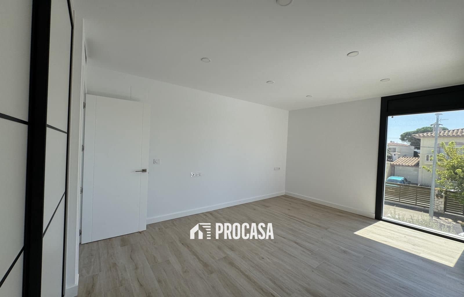 4 sypialnia Willa na sprzedaż w Empuriabrava z basenem garażem - 1 200 000 € (Ref: 9162890)