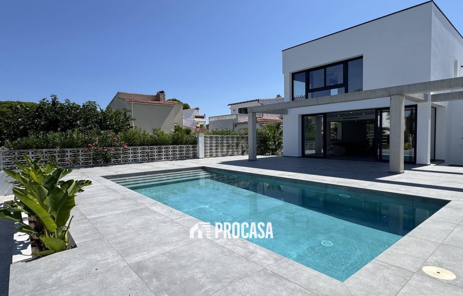 4 sypialnia Willa na sprzedaż w Empuriabrava z basenem garażem - 1 200 000 € (Ref: 9162890)