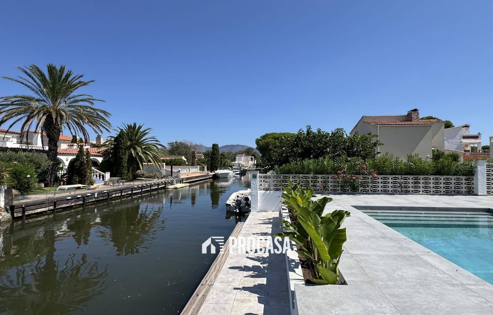 4 sypialnia Willa na sprzedaż w Empuriabrava z basenem garażem - 1 200 000 € (Ref: 9162890)