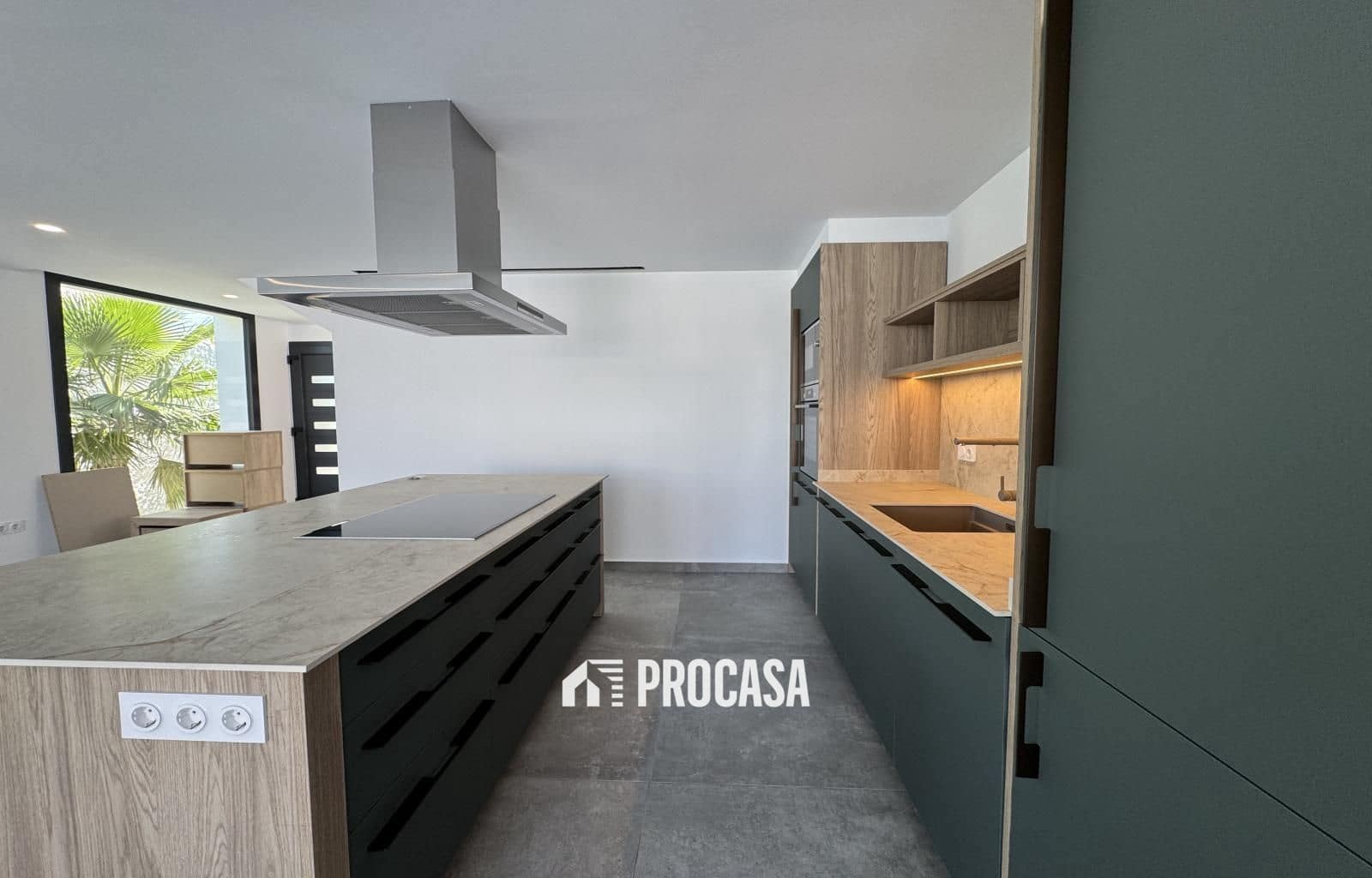 4 sypialnia Willa na sprzedaż w Empuriabrava z basenem garażem - 1 200 000 € (Ref: 9162890)