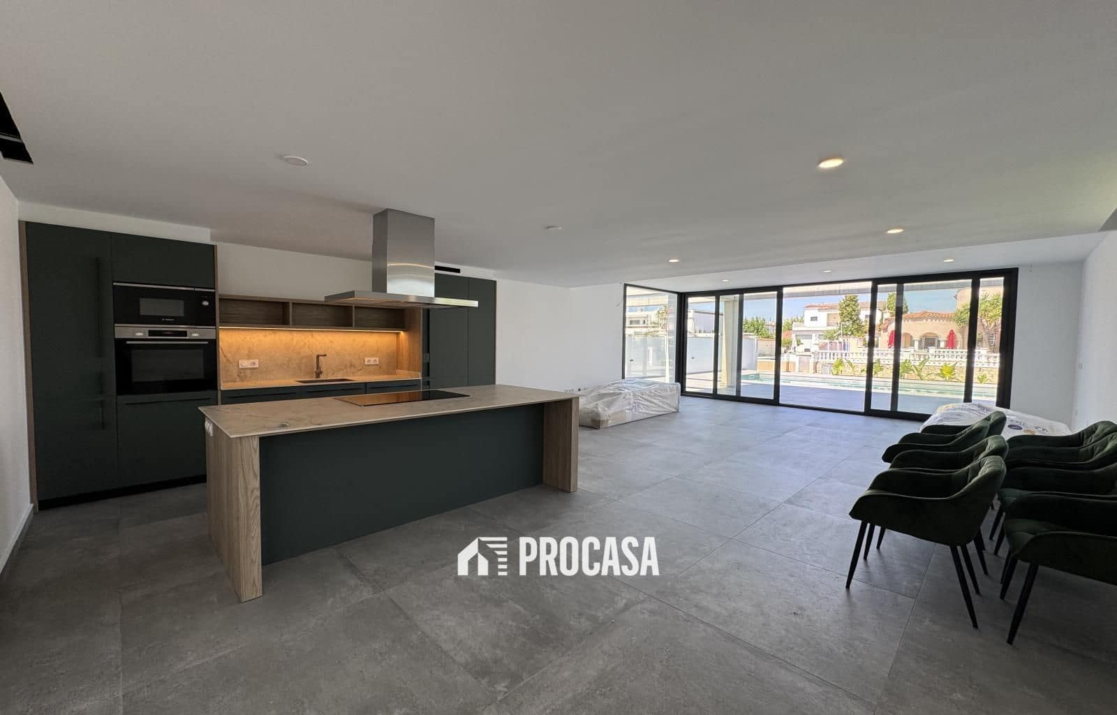 4 sypialnia Willa na sprzedaż w Empuriabrava z basenem garażem - 1 200 000 € (Ref: 9162890)