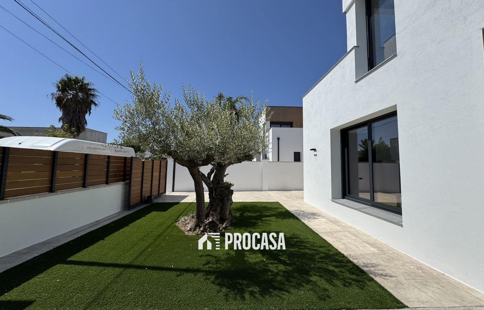 4 sypialnia Willa na sprzedaż w Empuriabrava z basenem garażem - 1 200 000 € (Ref: 9162890)