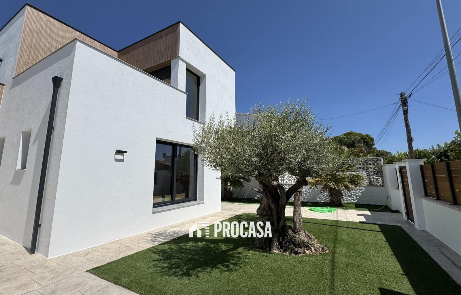 4 sypialnia Willa na sprzedaż w Empuriabrava z basenem garażem - 1 200 000 € (Ref: 9162890)