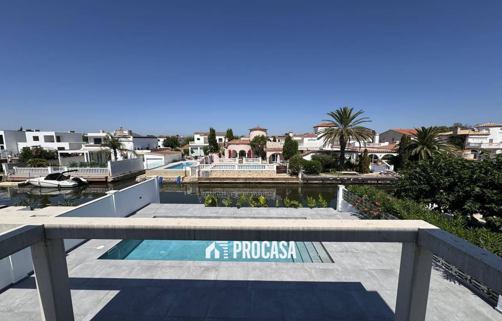 4 sypialnia Willa na sprzedaż w Empuriabrava z basenem garażem - 1 200 000 € (Ref: 9162890)