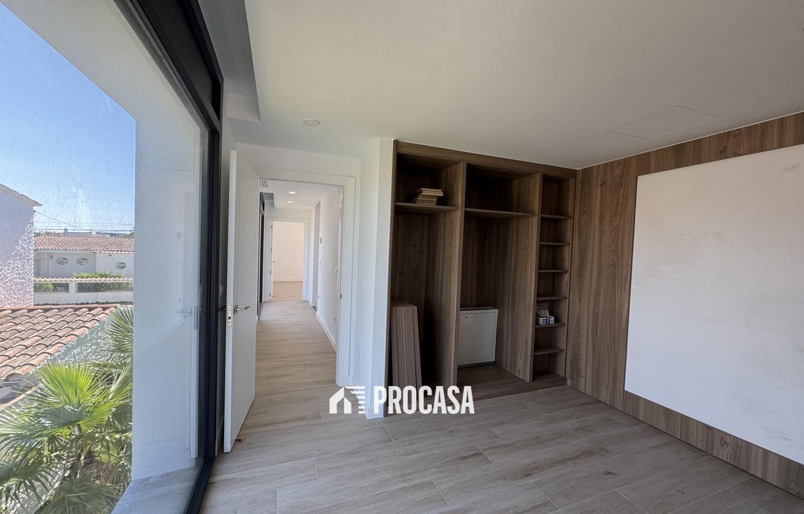 4 sypialnia Willa na sprzedaż w Empuriabrava z basenem garażem - 1 200 000 € (Ref: 9162890)