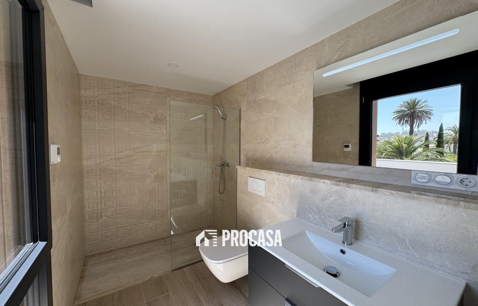 4 sypialnia Willa na sprzedaż w Empuriabrava z basenem garażem - 1 200 000 € (Ref: 9162890)