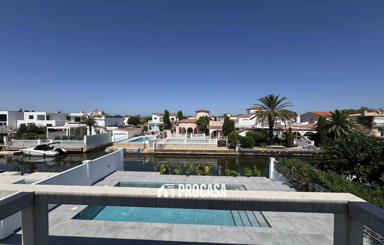 4 sypialnia Willa na sprzedaż w Empuriabrava z basenem garażem - 1 200 000 € (Ref: 9162890)