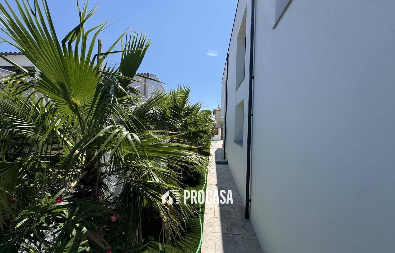 4 sypialnia Willa na sprzedaż w Empuriabrava z basenem garażem - 1 200 000 € (Ref: 9162890)