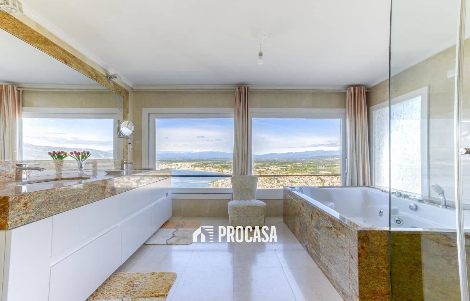 5 bedroom Villa for sale in Roses with pool garage - € 945,000 (Ref: 9164250)