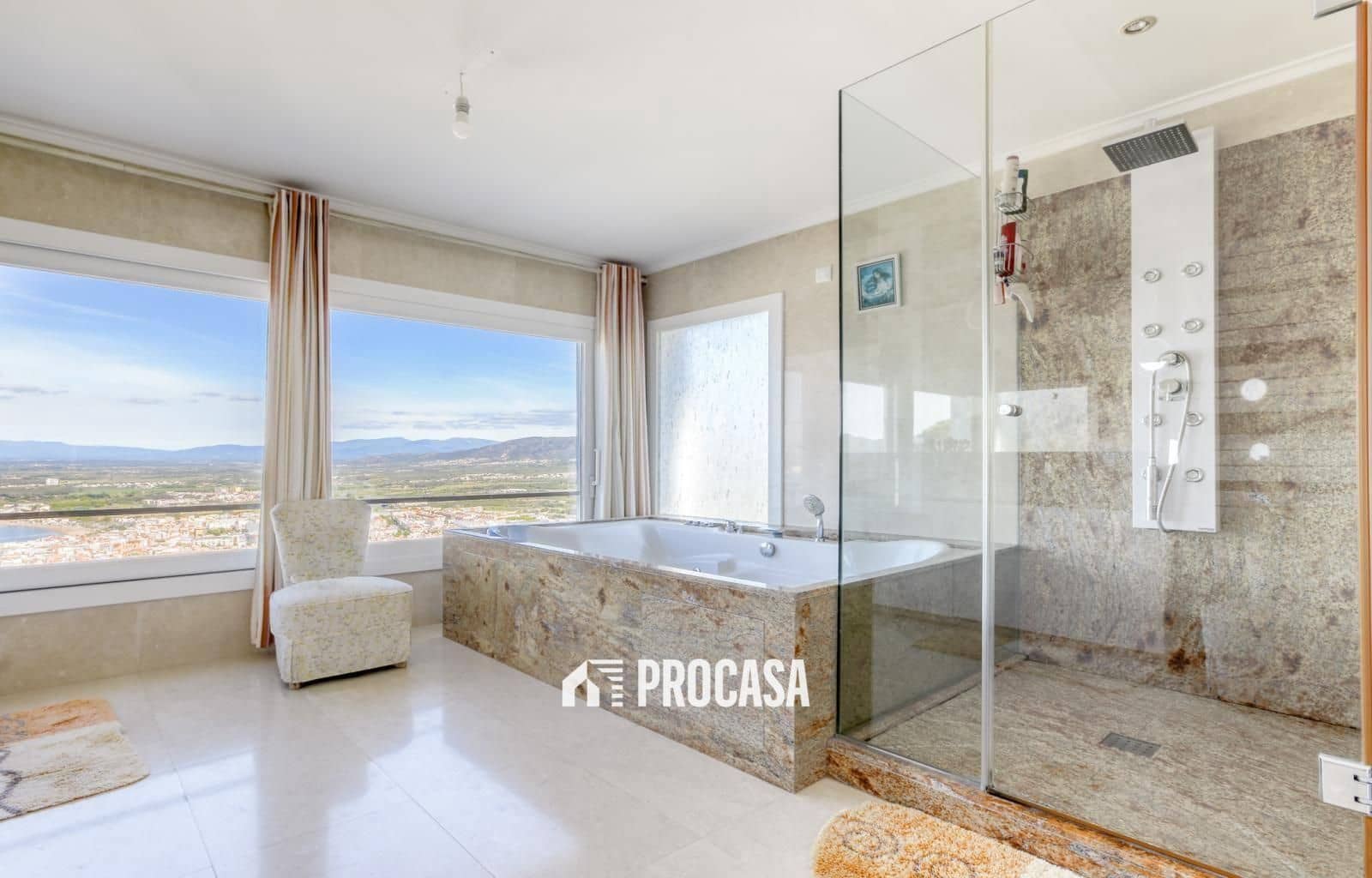 5 bedroom Villa for sale in Roses with pool garage - € 945,000 (Ref: 9164250)