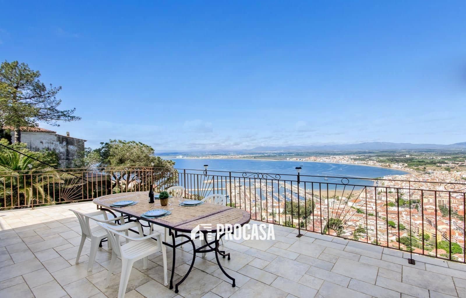 5 bedroom Villa for sale in Roses with pool garage - € 945,000 (Ref: 9164250)