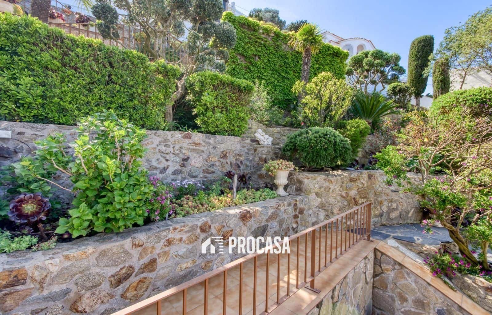 5 bedroom Villa for sale in Roses with pool garage - € 945,000 (Ref: 9164250)