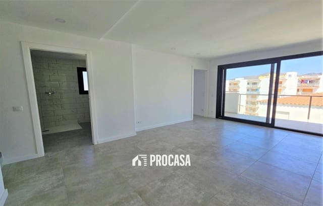 2 slaapkamer Flat te koop in Santa Margarida, Roses met garage - € 345.000 (Ref: 9164256)