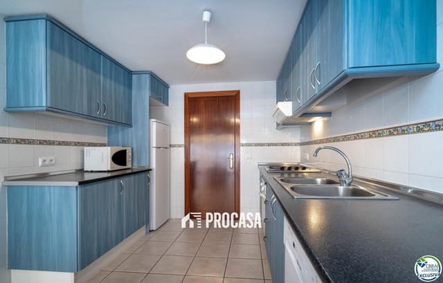 Chalet de 3 habitaciones en Empuriabrava, Castelló d'Empúries en venta con piscina garaje - 349.000 € (Ref: 9170201)