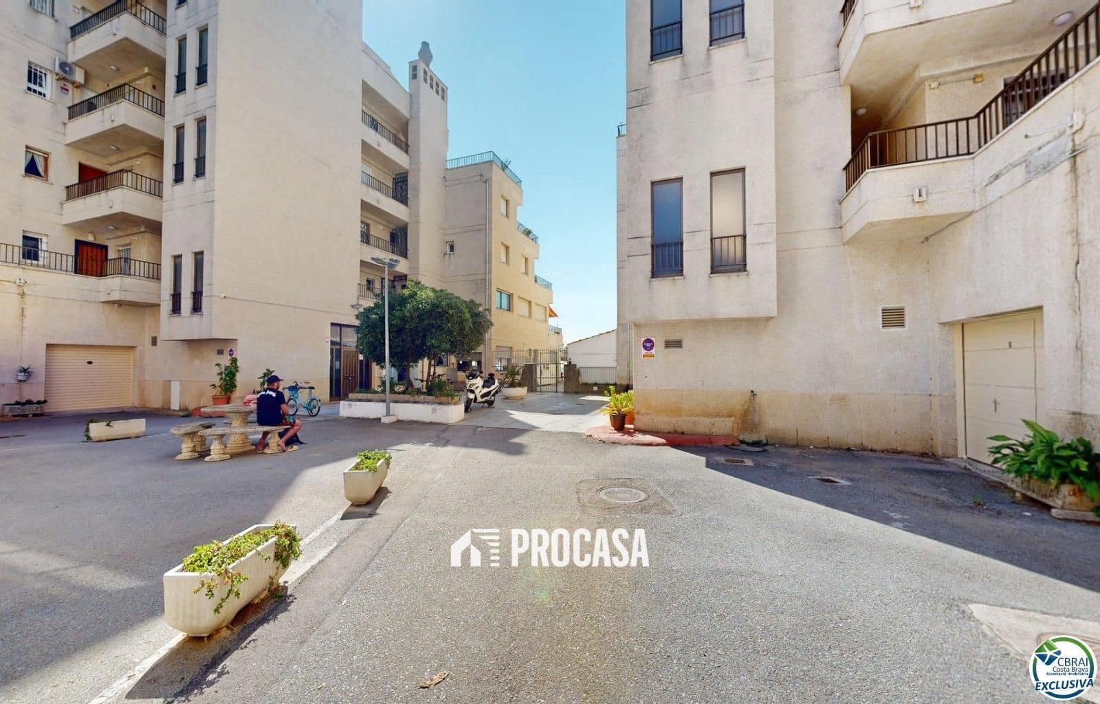 Flat for sale in Roses - € 110,000 (Ref: 9170202)