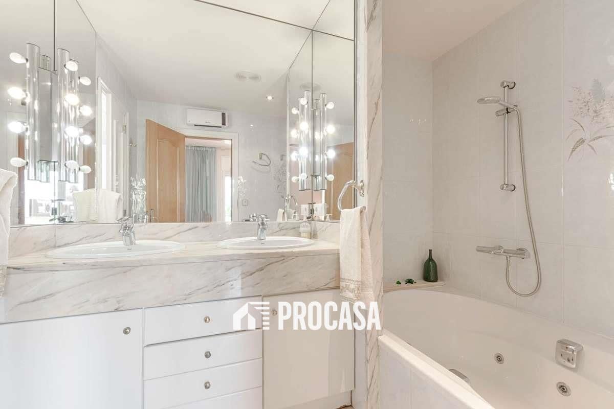 4 soverom Villa til salgs i Roses med garasje - € 635 000 (Ref: 9186058)