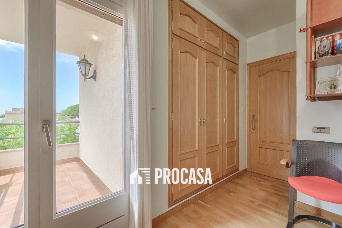 4 soverom Villa til salgs i Roses med garasje - € 635 000 (Ref: 9186058)