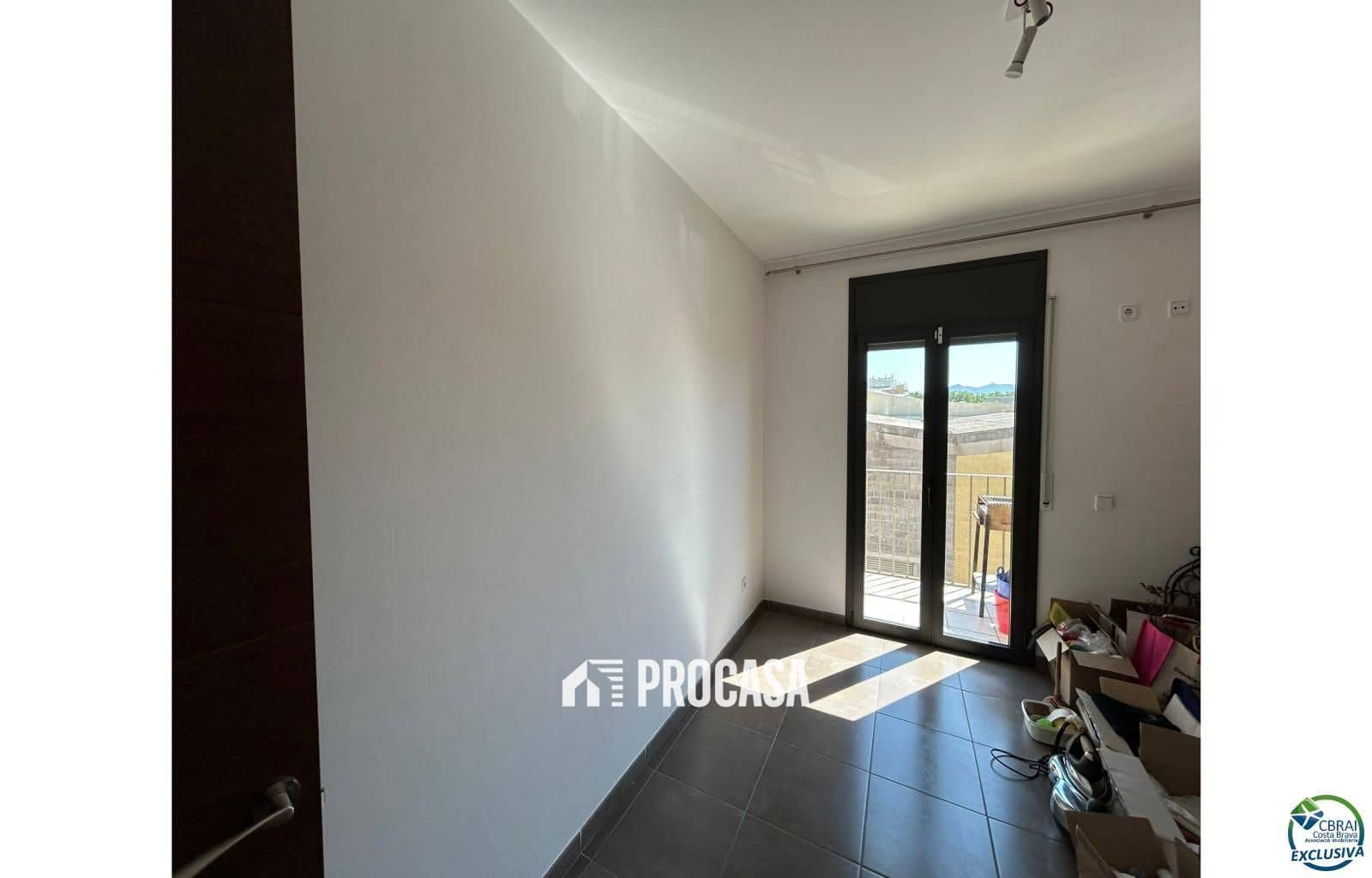 3 soveværelse Lejlighed til salg i Empuriabrava med garage - € 215.000 (Ref: 9187362)