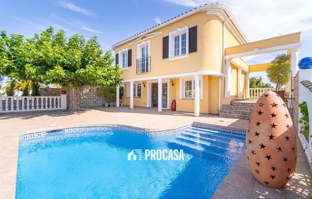 4 soveværelse Villa til salg i Empuriabrava, Castelló d'Empúries med swimmingpool garage - € 1.125.000 (Ref: 9191510)