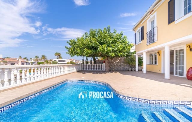 4 soveværelse Villa til salg i Empuriabrava, Castelló d'Empúries med swimmingpool garage - € 1.125.000 (Ref: 9191510)