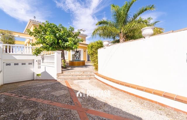 4 soveværelse Villa til salg i Empuriabrava, Castelló d'Empúries med swimmingpool garage - € 1.125.000 (Ref: 9191510)