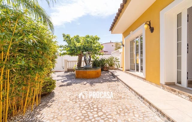 4 soveværelse Villa til salg i Empuriabrava, Castelló d'Empúries med swimmingpool garage - € 1.125.000 (Ref: 9191510)