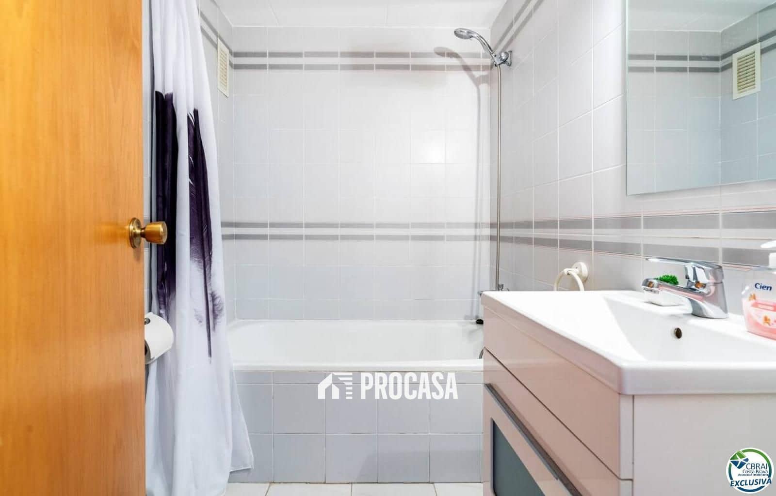 Flat te koop in Empuriabrava - € 129.000 (Ref: 9198173)