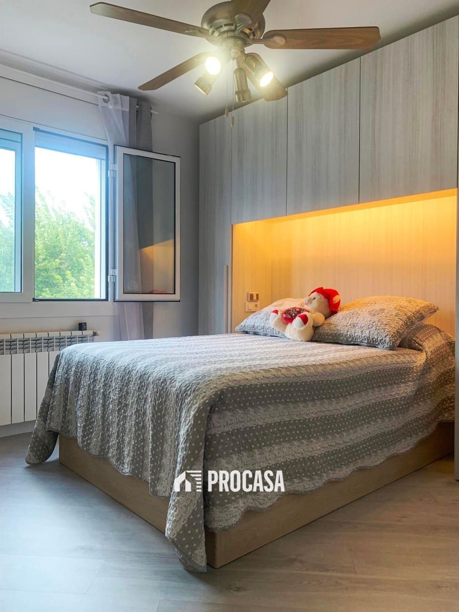 2 bedroom Flat for sale in Roses - € 287,000 (Ref: 9203285)