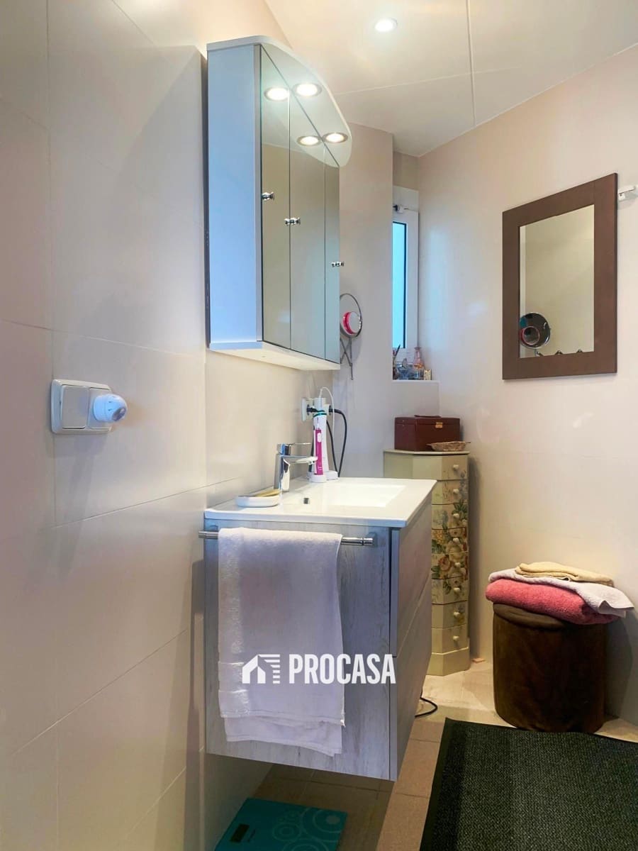 2 bedroom Flat for sale in Roses - € 287,000 (Ref: 9203285)