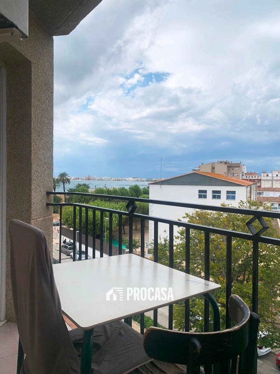 2 bedroom Flat for sale in Roses - € 287,000 (Ref: 9203285)