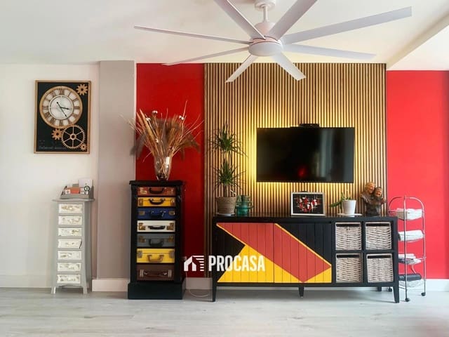 2 bedroom Flat for sale in Roses - € 287,000 (Ref: 9203285)