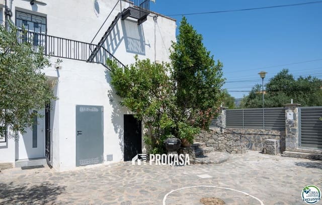 2 bedroom Villa for sale in Roses with garage - € 535,000 (Ref: 9207125)