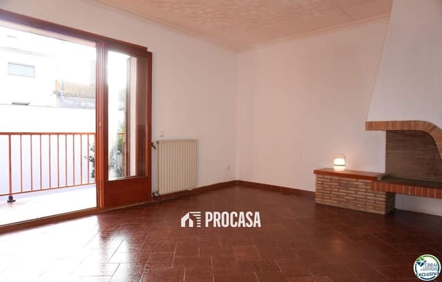 4 bedroom Villa for sale in Vila-sacra with garage - € 280,000 (Ref: 9210524)