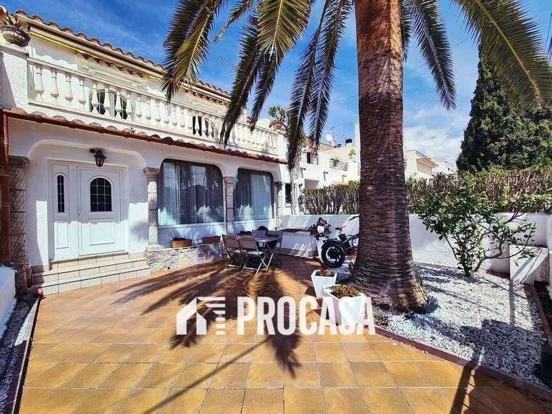 3 Zimmer Villa zu verkaufen in Empuriabrava mit Pool Garage - 695.000 € (Ref: 9211499)