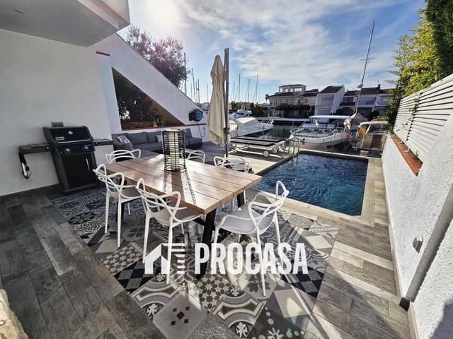 3 sypialnia Willa na sprzedaż w Empuriabrava, Castelló d'Empúries z basenem garażem - 695 000 € (Ref: 9211499)