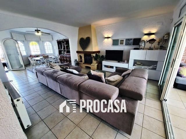 3 sypialnia Willa na sprzedaż w Empuriabrava, Castelló d'Empúries z basenem garażem - 695 000 € (Ref: 9211499)