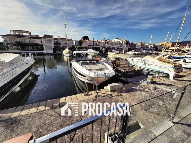 3 Zimmer Villa zu verkaufen in Empuriabrava mit Pool Garage - 695.000 € (Ref: 9211499)