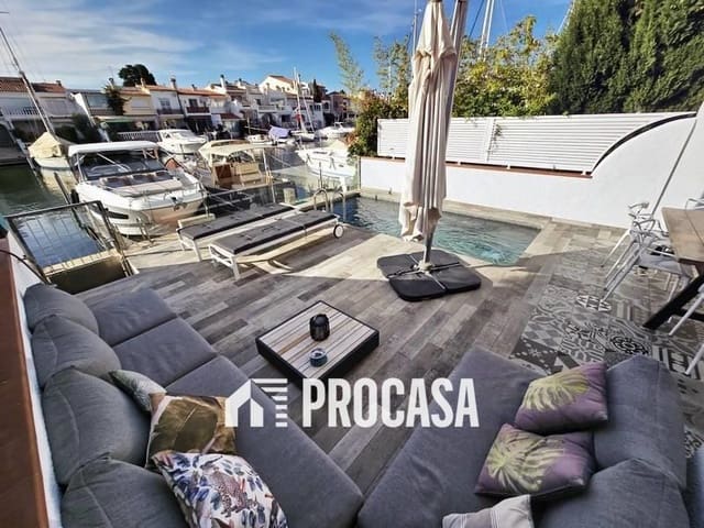 3 sypialnia Willa na sprzedaż w Empuriabrava, Castelló d'Empúries z basenem garażem - 695 000 € (Ref: 9211499)