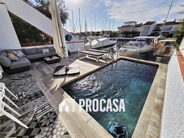 3 sypialnia Willa na sprzedaż w Empuriabrava, Castelló d'Empúries z basenem garażem - 695 000 € (Ref: 9211499)