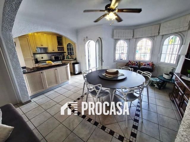 3 sypialnia Willa na sprzedaż w Empuriabrava, Castelló d'Empúries z basenem garażem - 695 000 € (Ref: 9211499)