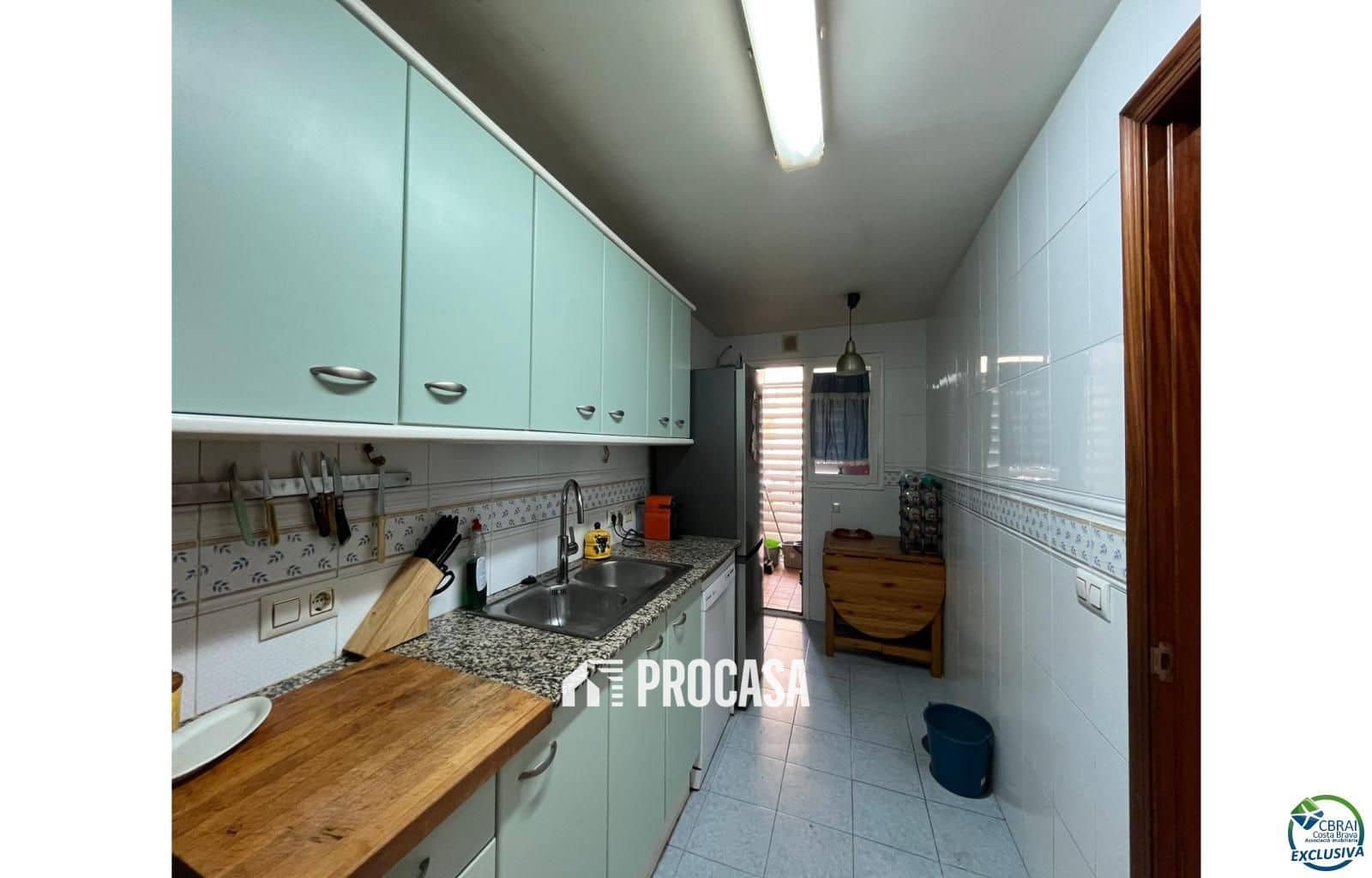 4 bedroom Flat for sale in Figueres with garage - € 275,000 (Ref: 9211500)