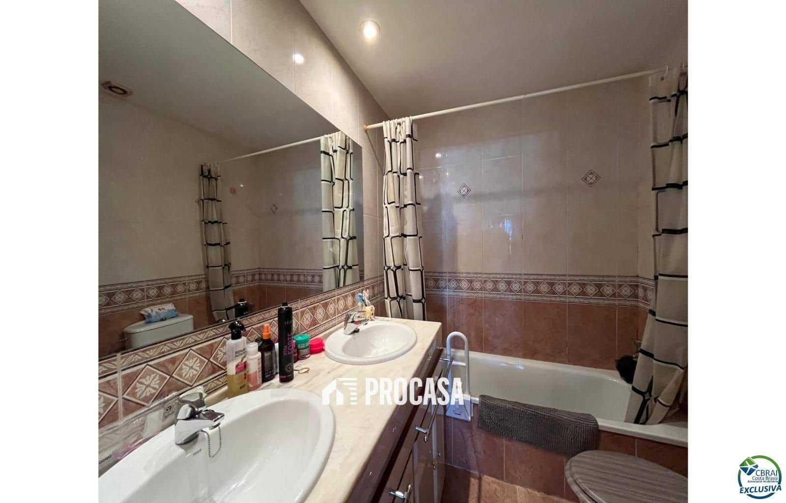 4 bedroom Flat for sale in Figueres with garage - € 275,000 (Ref: 9211500)