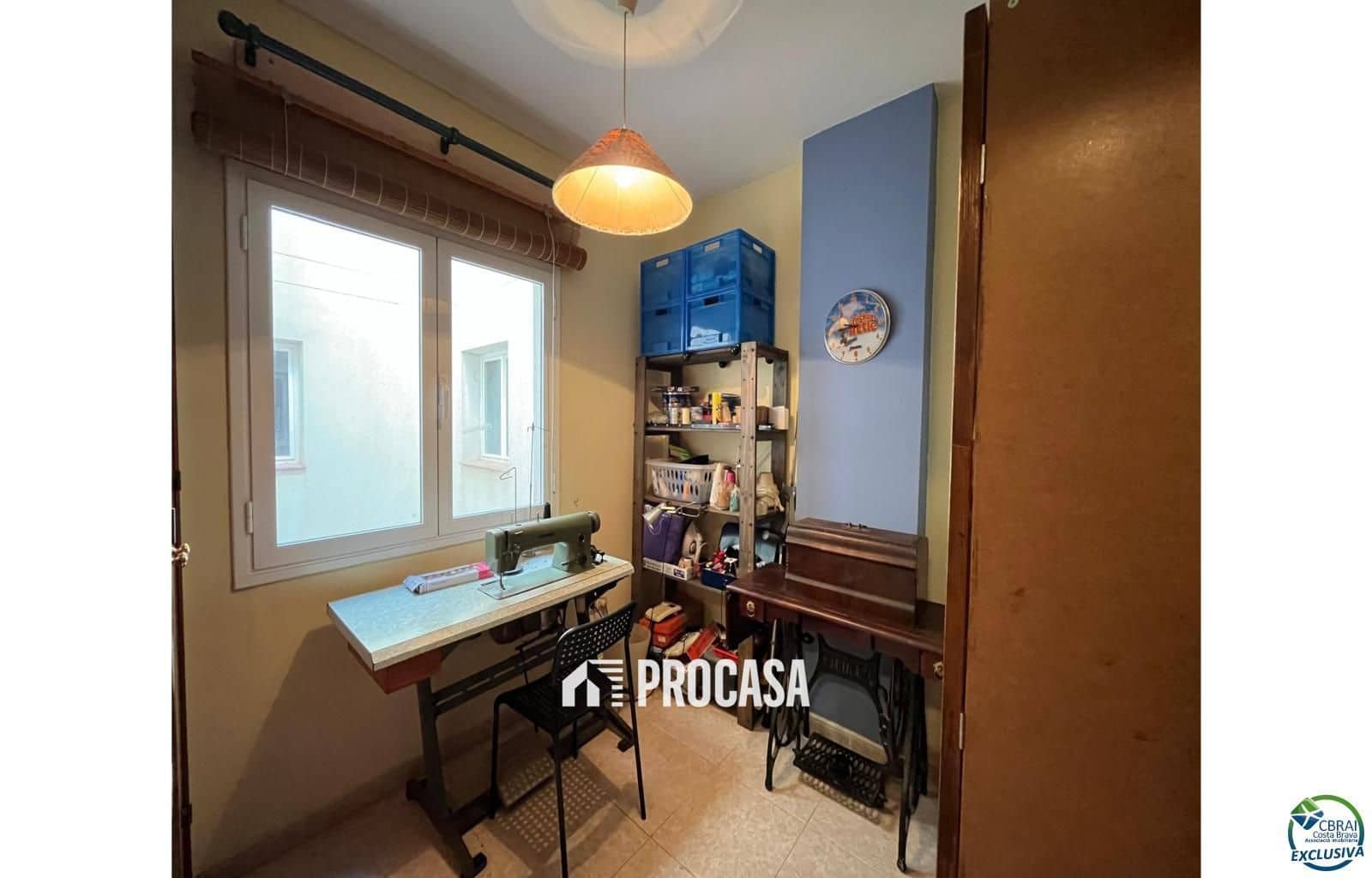 4 bedroom Flat for sale in Figueres with garage - € 275,000 (Ref: 9211500)